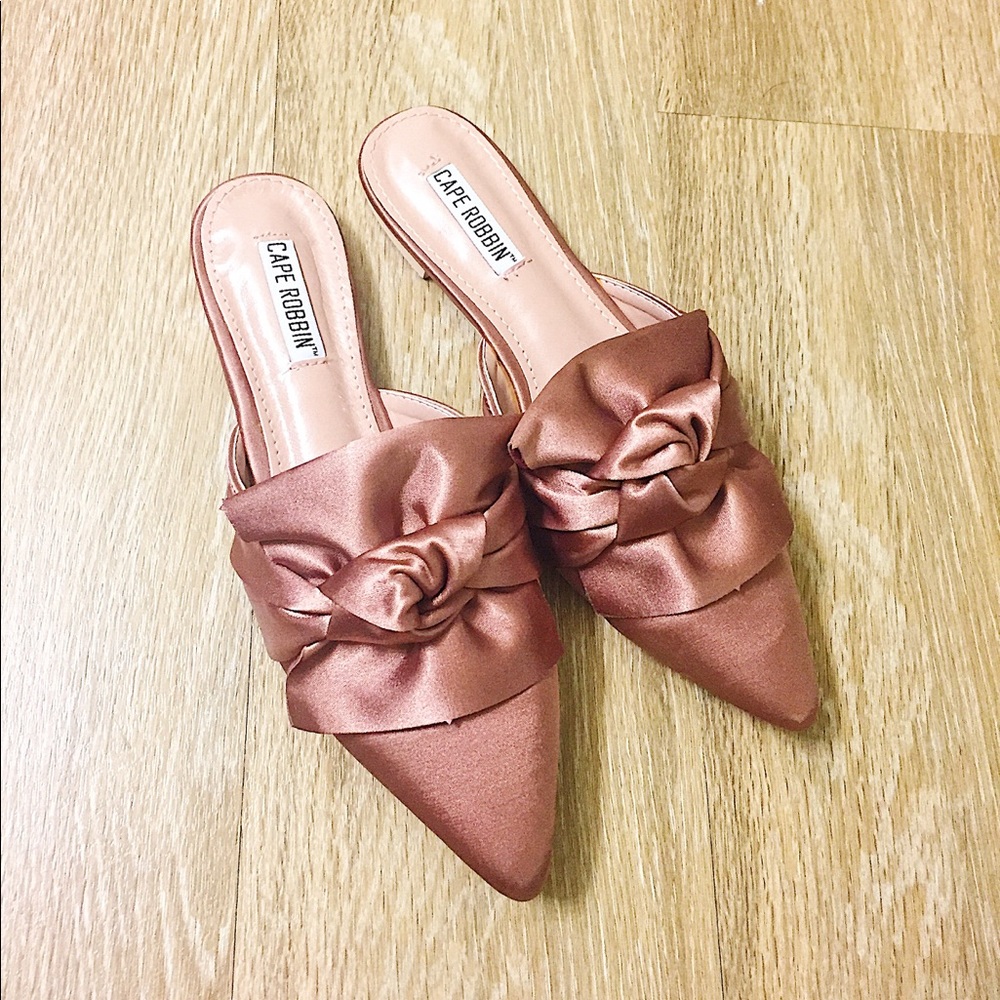 Cape Ribbon Bow On Me Pointed Toe Flat Mule Shoes